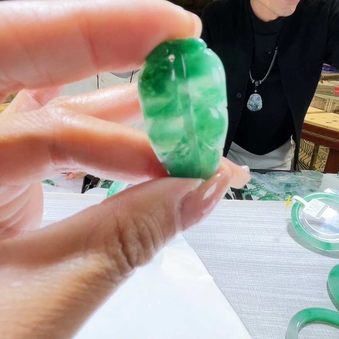 石英质玉颈饰未镶嵌一个