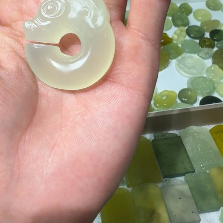 蛇纹石玉未镶嵌吊坠(不含链)