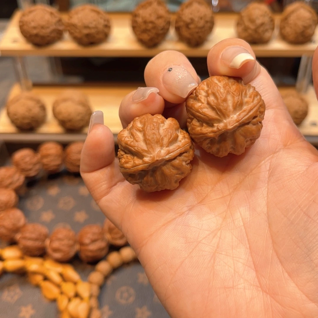 文玩核桃把件珊瑚球