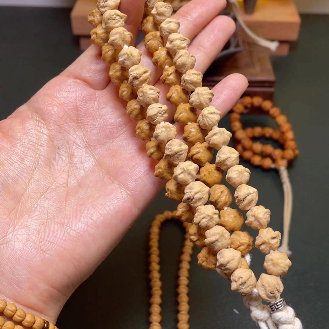 柏香籽/百香籽吊坠九尾狐狸手持