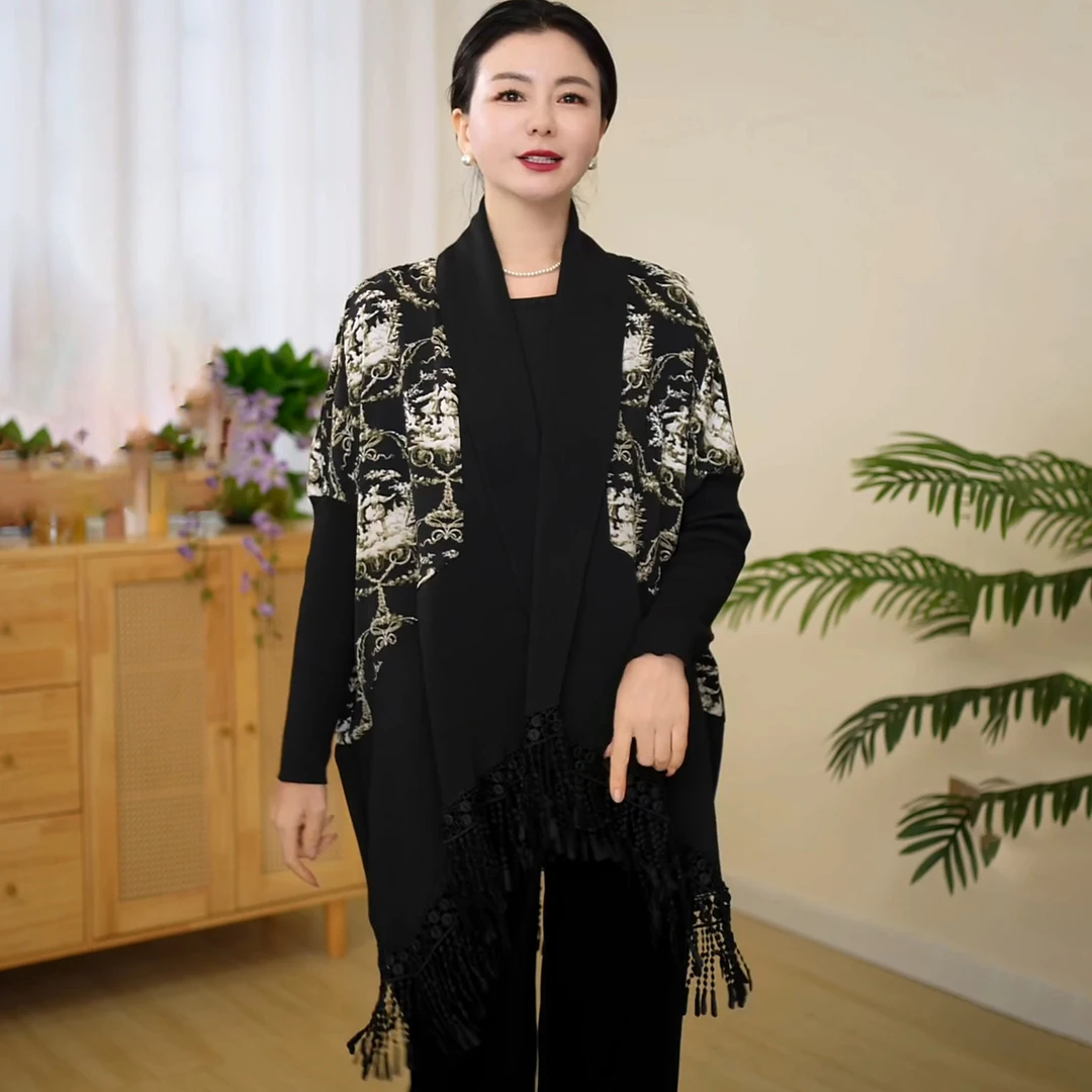 时尚显瘦妈妈装2025春秋装洋气减龄中老年女宽松针织斗篷外套