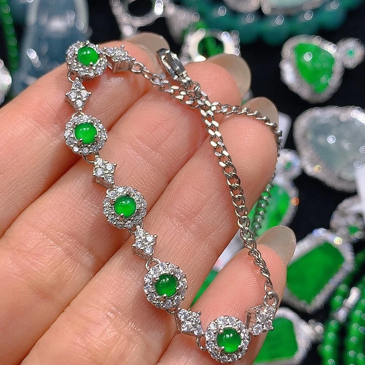 翡翠颈饰未镶嵌翡翠