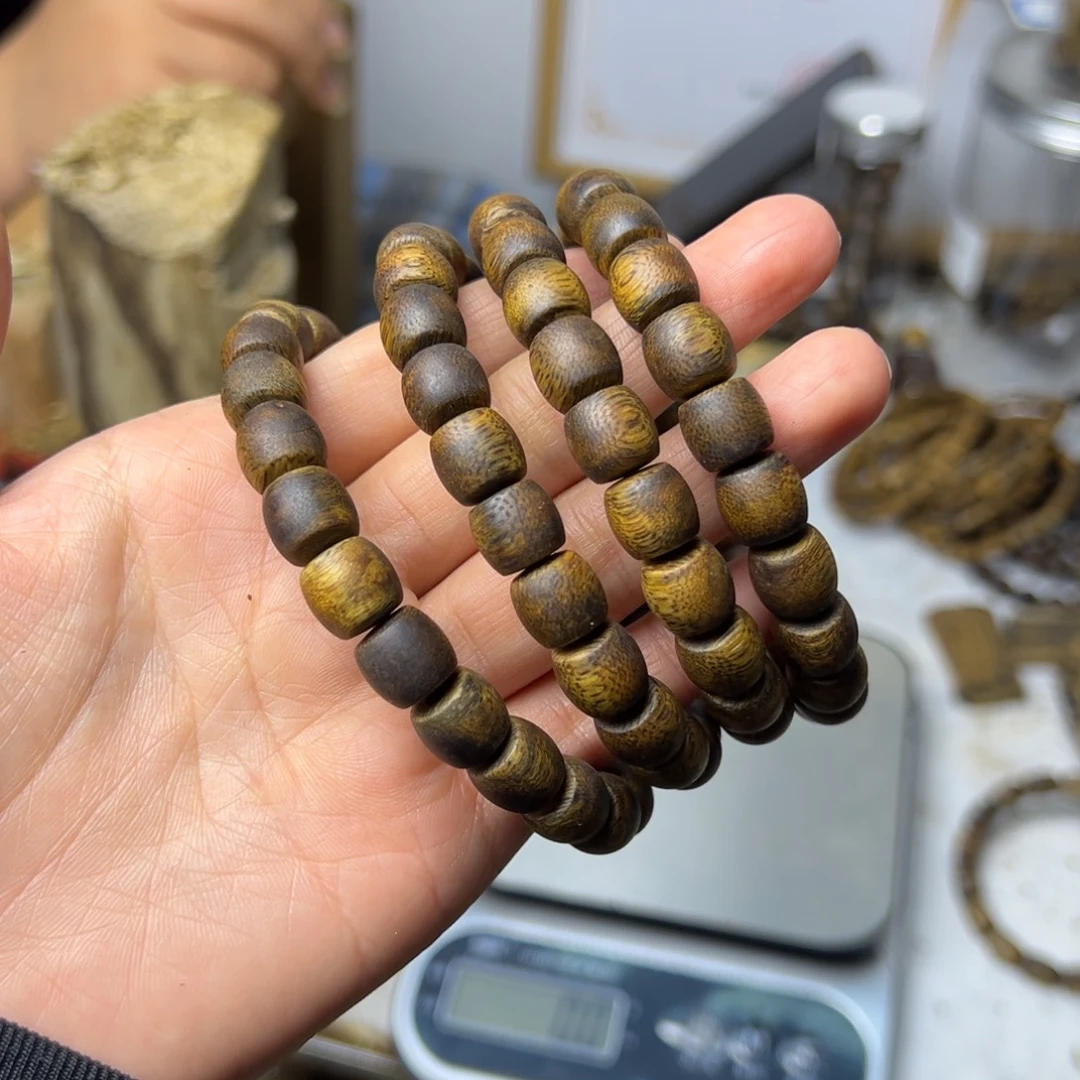 线香奇楠虫漏古珠手串