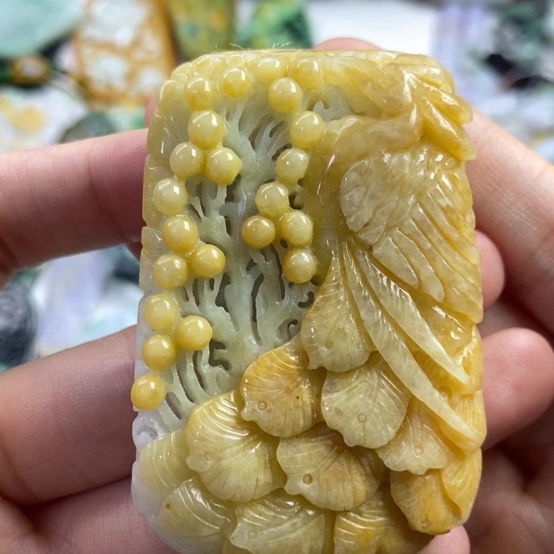 翡翠未镶嵌颈饰我****媚