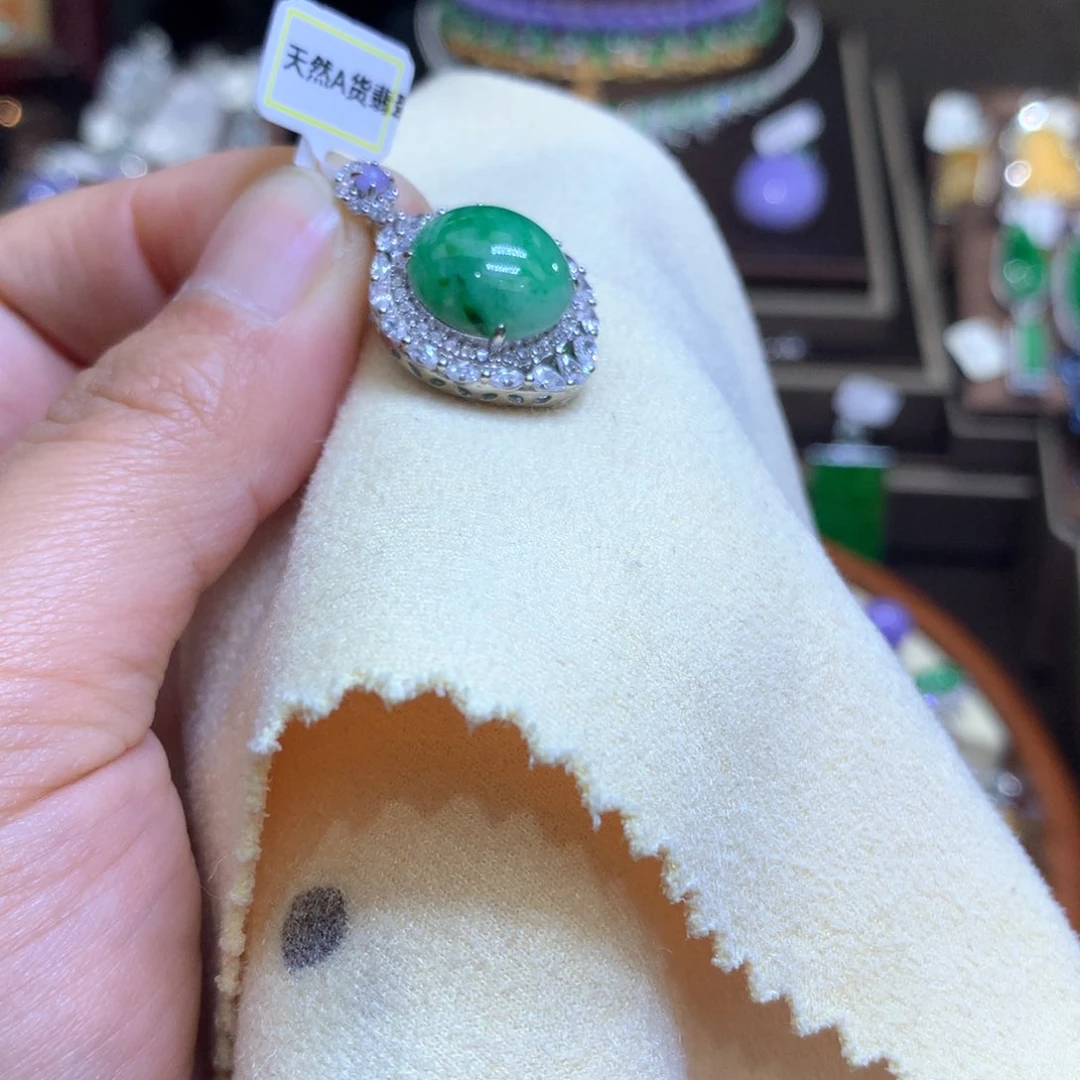 翡翠颈饰银S925镶嵌翡翠吊坠