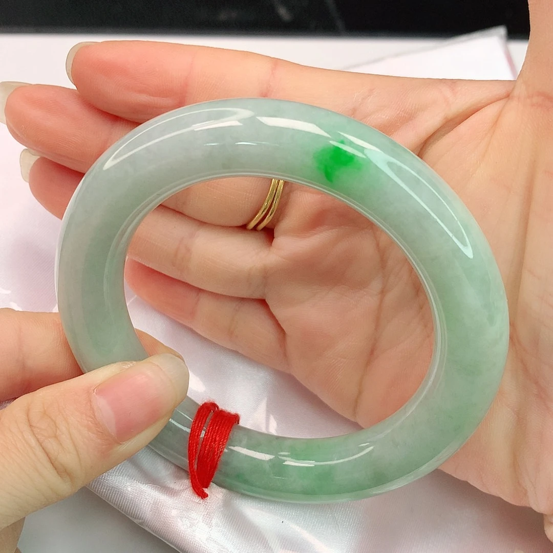 翡翠手镯未镶嵌飘绿圆条手镯2807