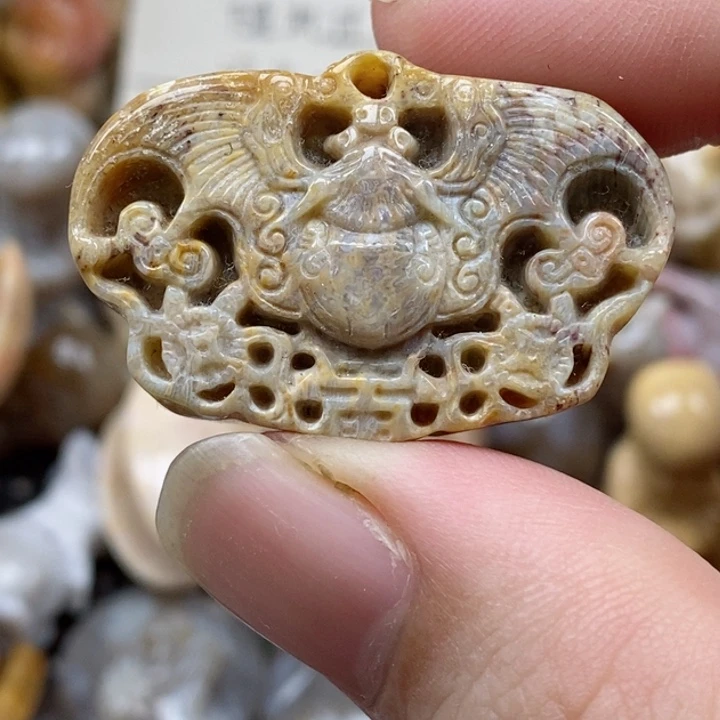 颈饰未镶嵌硅化珊瑚（珊瑚玉）小