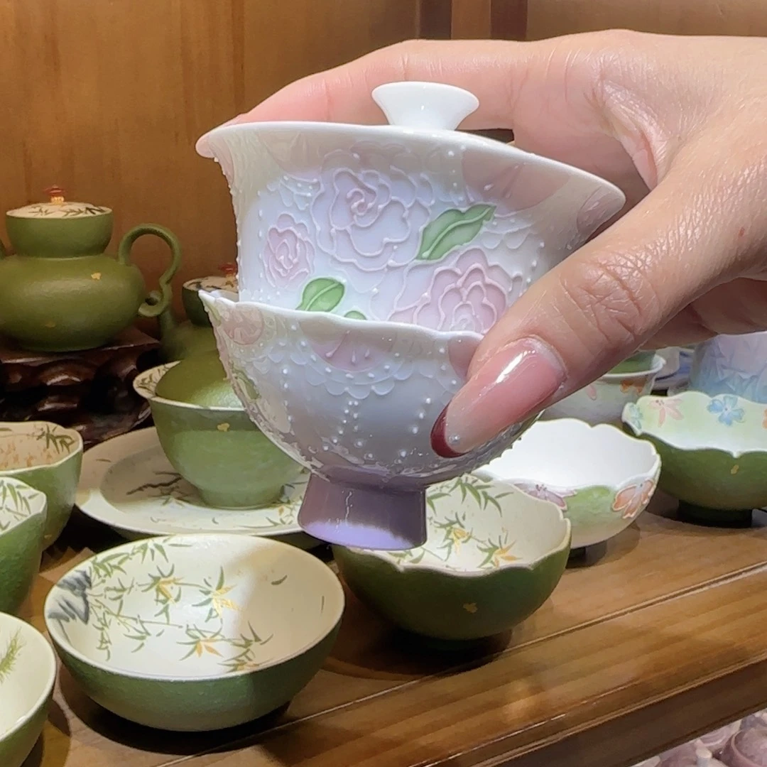 婧****茶杯一个盖碗一个