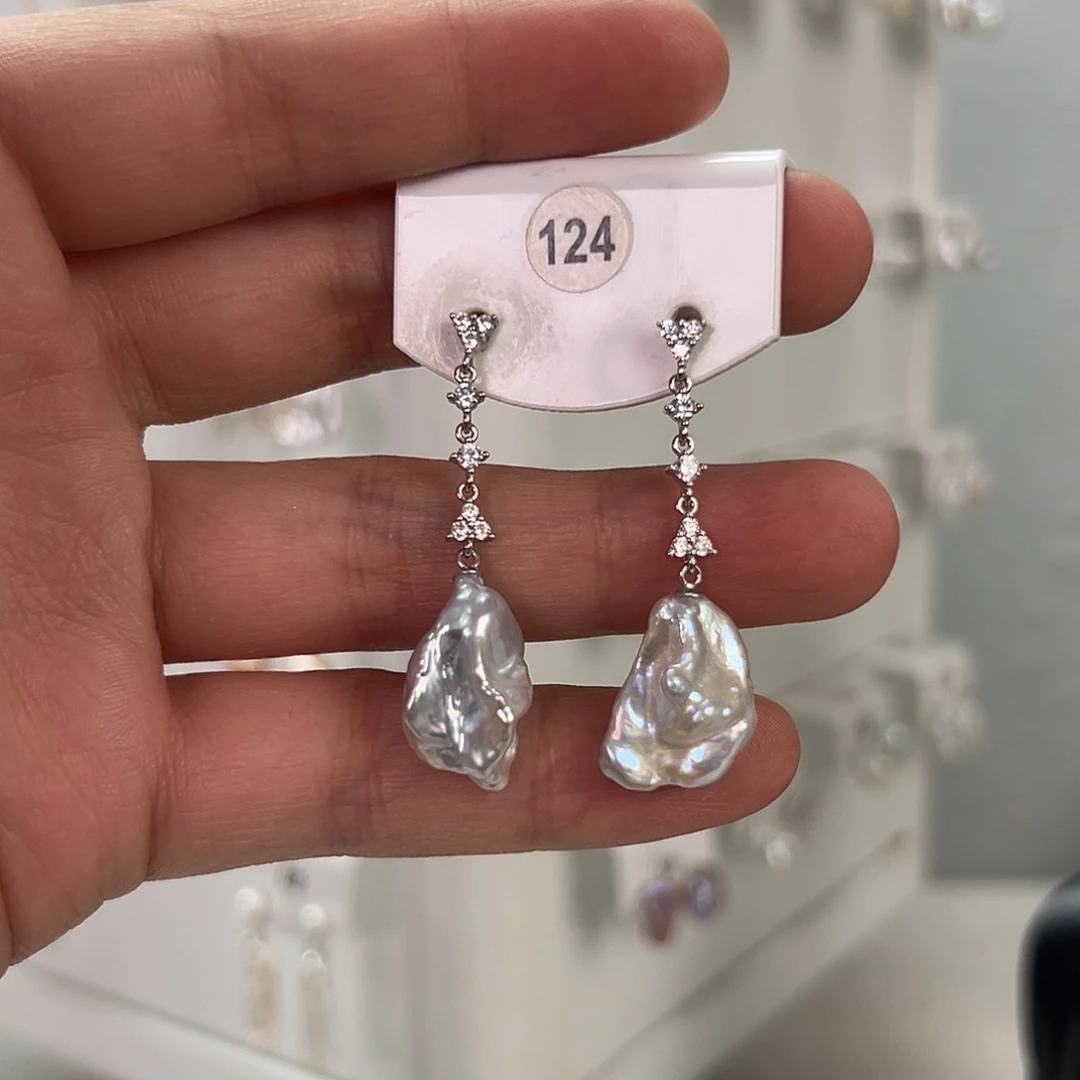 北***。非金属巴洛克花瓣耳饰