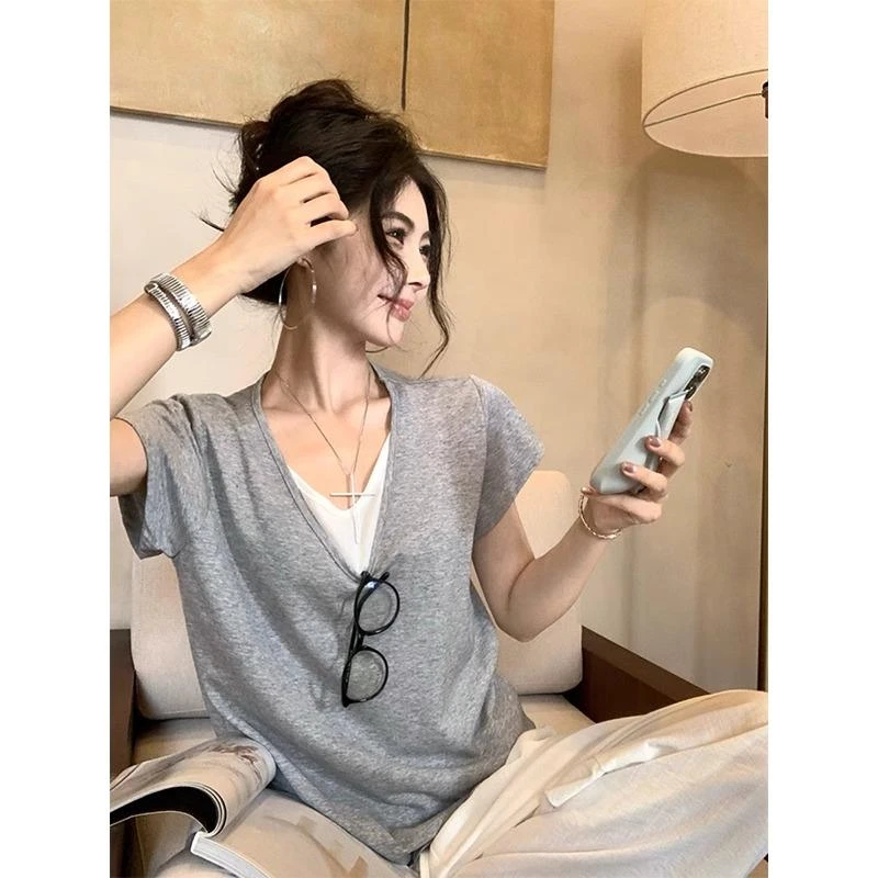 微胖MM大码女装拼接假两件v领短袖T恤夏季宽松撞色设计感辣妹上衣