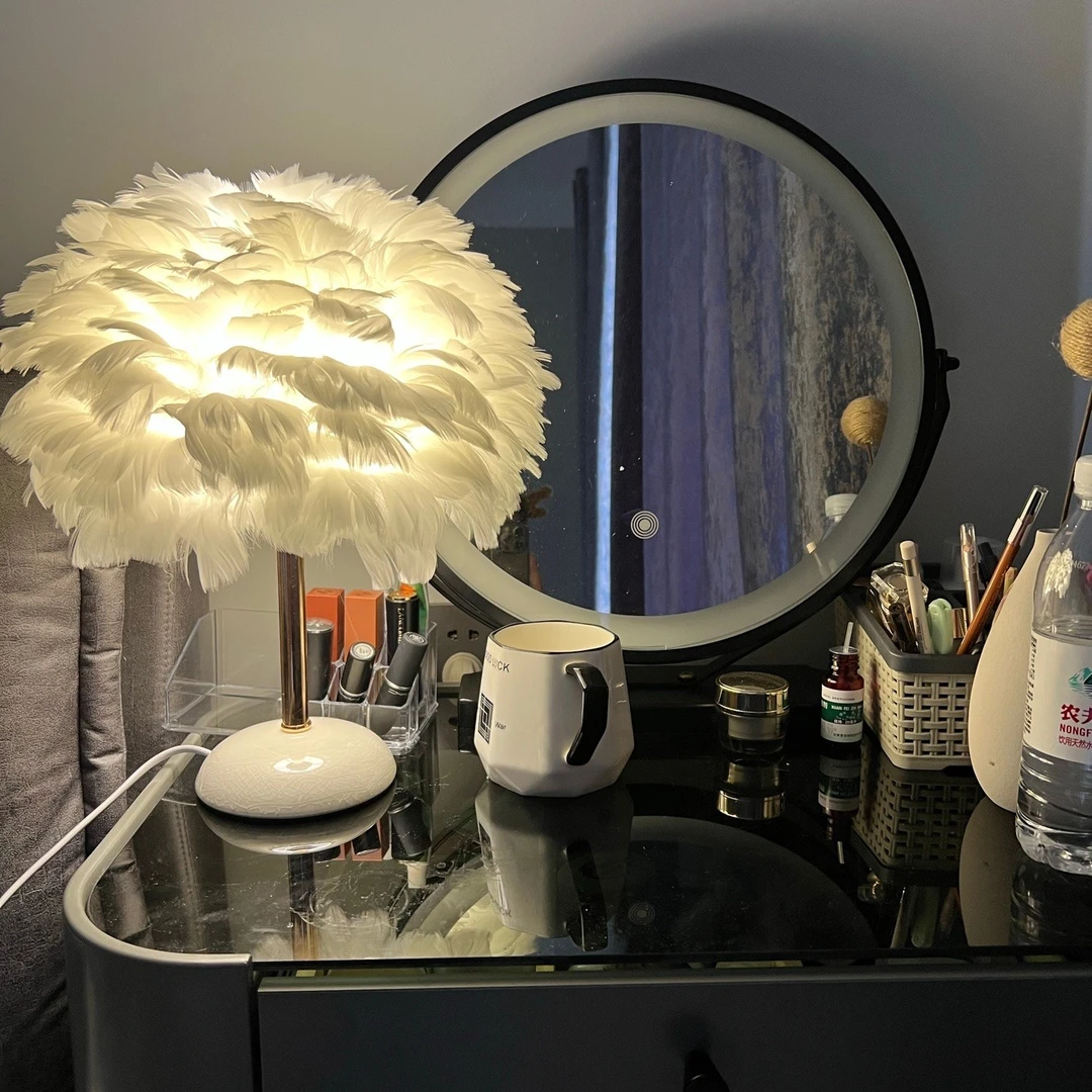 轻奢高端陶瓷羽毛台灯女生卧室床头灯高级感装饰浪漫温馨礼物F827