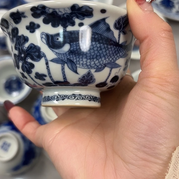 陶摆件青花鱼澡纹压手主人杯