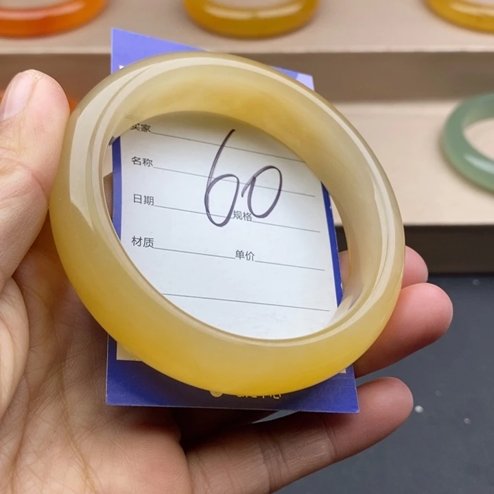 石英质玉未镶嵌手镯