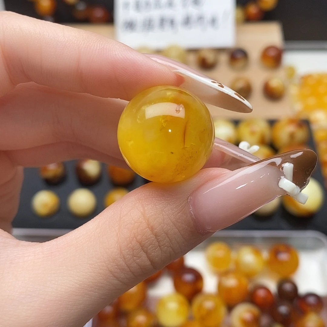 你***郝裸石虫珀未镶嵌蜜蜡