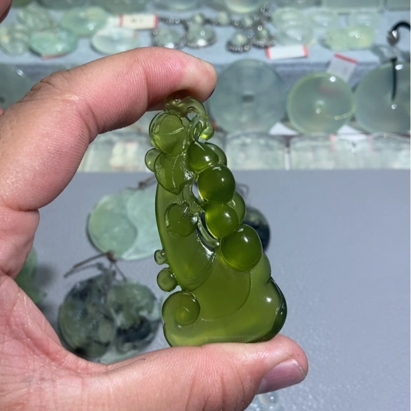 【闪购商品】蛇纹石玉颈饰未镶嵌老*：