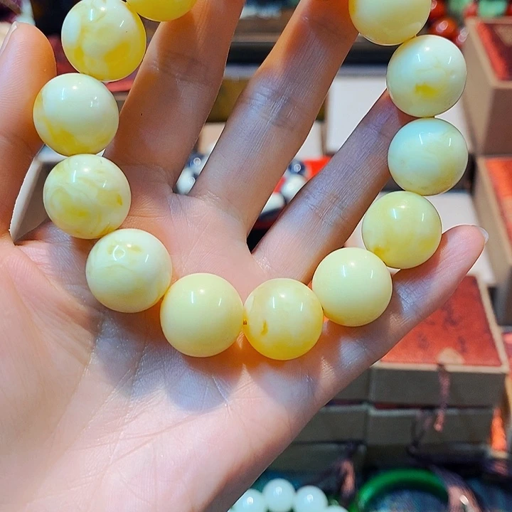 蜜蜡颈饰未镶嵌主播的节目有多精彩啊