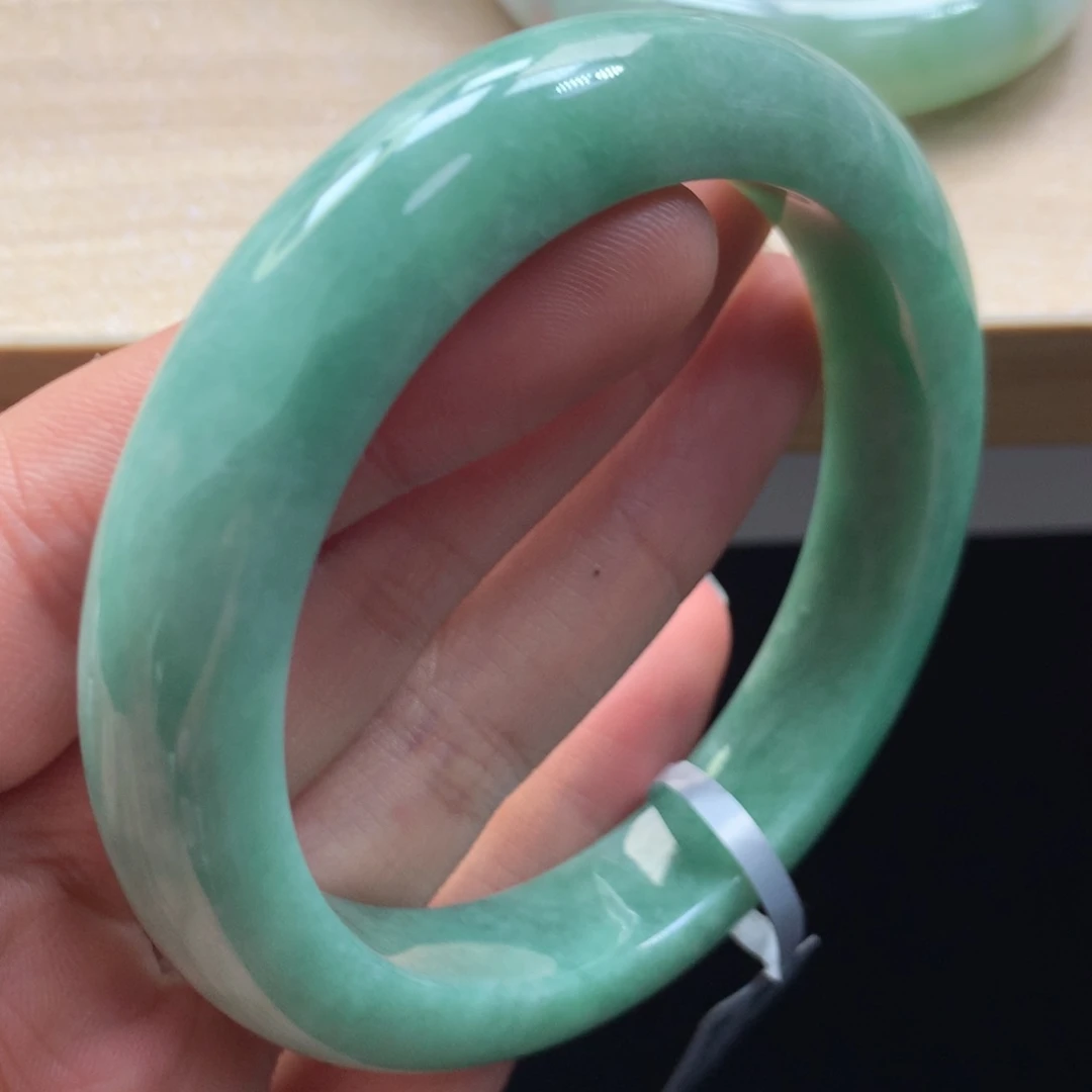 未镶嵌手镯翡翠手镯
