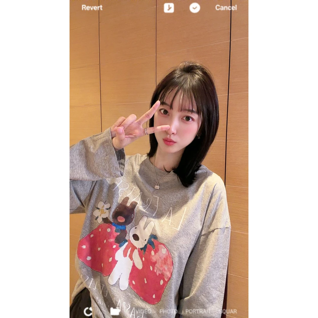 【张静芝】韩国新品~可爱涂鸦草莓兔子印花早秋长袖灰色T恤
