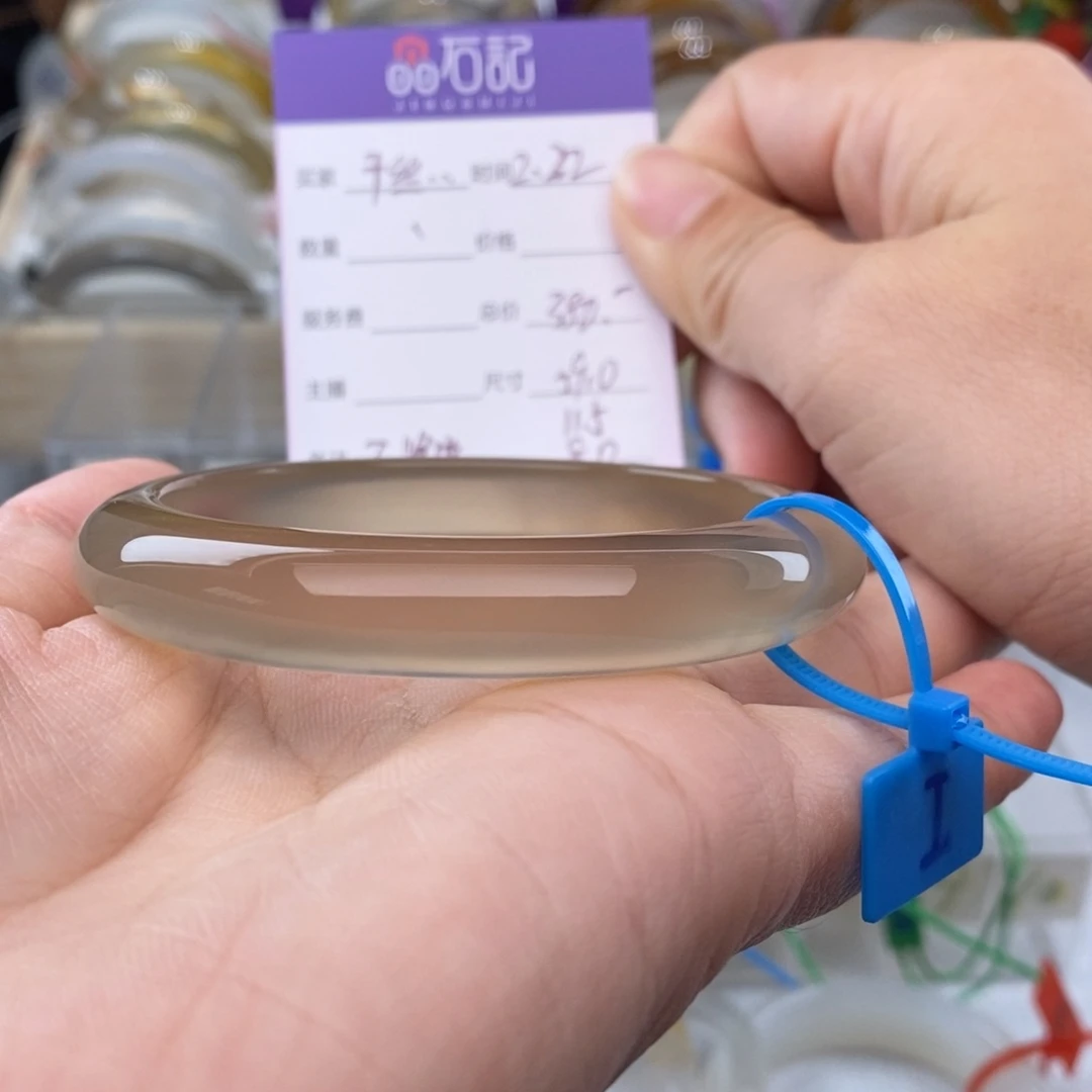 玛瑙/玉髓手镯未镶嵌千****