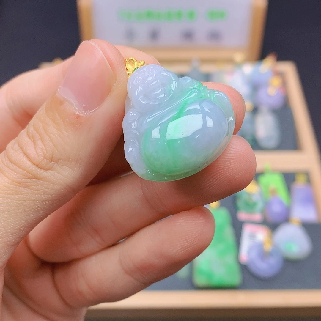 翡翠18K金镶嵌颈饰翡翠