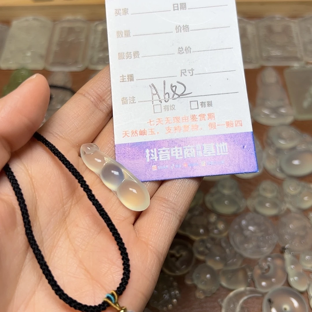 蛇纹石玉未镶嵌颈饰富**儿