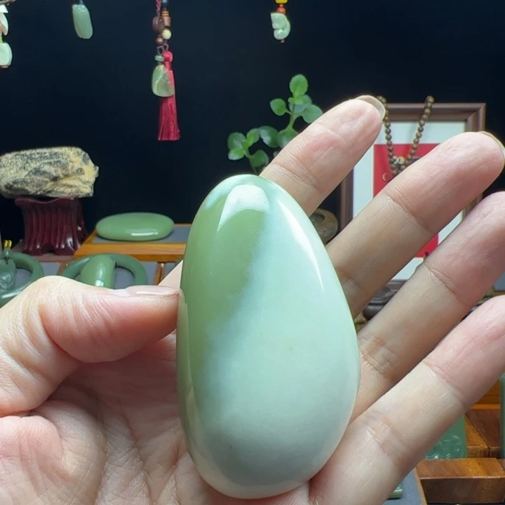 虫***岫岩老玉（透闪石质玉）未镶嵌把件