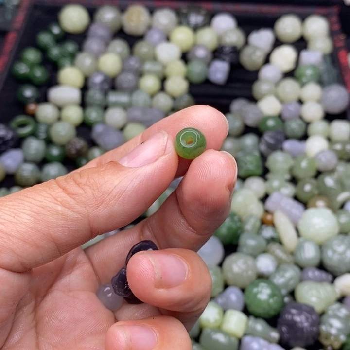 青***杏和田玉未镶嵌颈饰