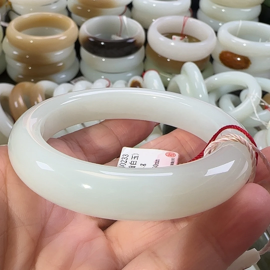 游***员和田玉未镶嵌手镯