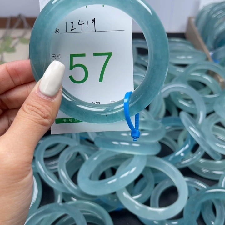 石英质玉（非洲翠）手镯未镶嵌