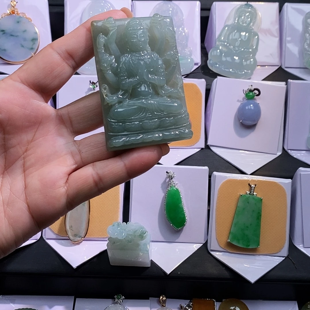 翡翠未镶嵌颈饰属鼠的守护神