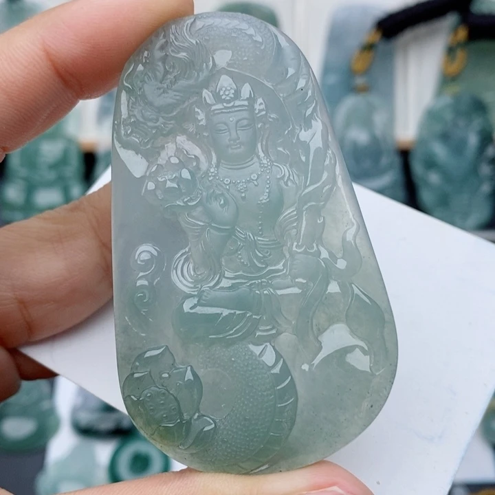 翡翠未镶嵌颈饰虚空藏