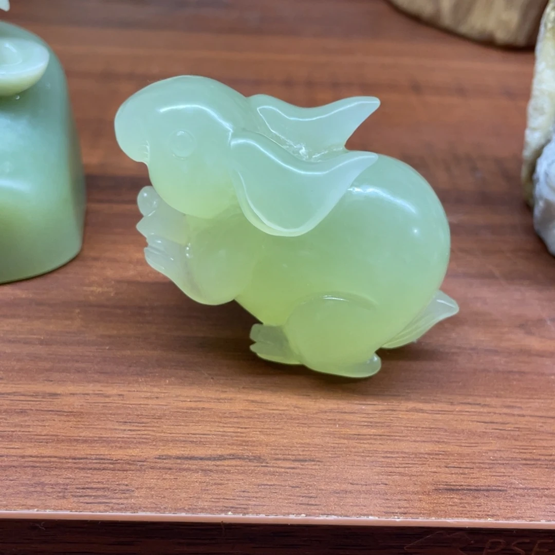 今***辰蛇纹石玉未镶嵌珠宝奇石