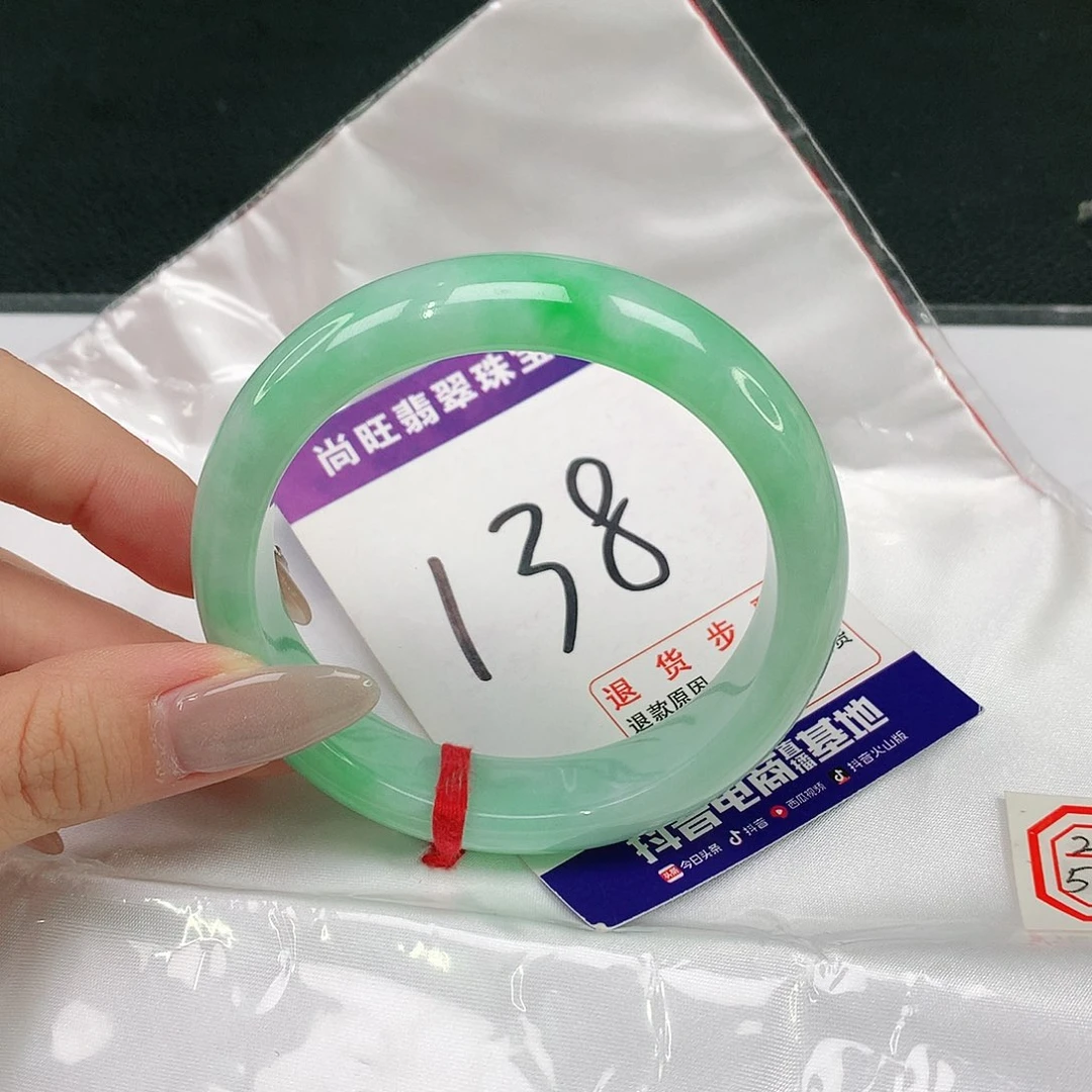 翡翠手镯未镶嵌翡翠12