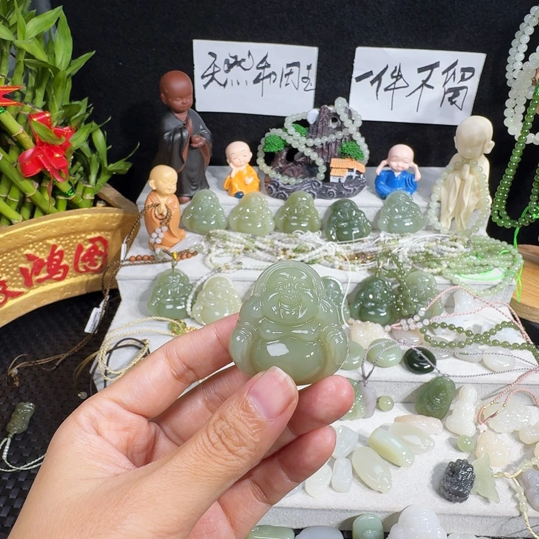 S***和田玉未镶嵌颈饰