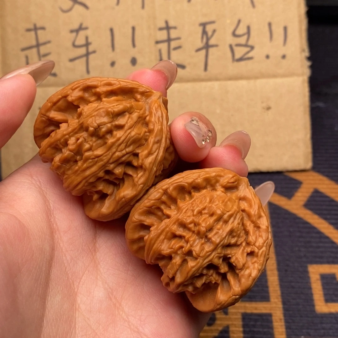 用***4吊坠文玩核桃白狮子正奔