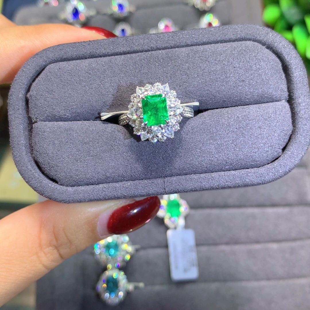 祖母绿戒指18K金镶嵌1.38ct