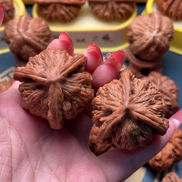 把件文玩核桃麦穗虎头全品三棱正奔 40
