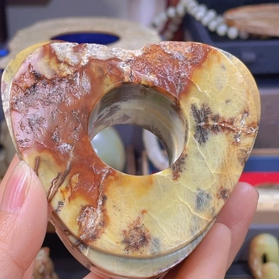 和田玉颈饰未镶嵌烟**人