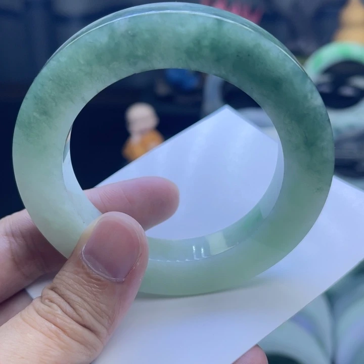 定制翡翠未镶嵌手镯