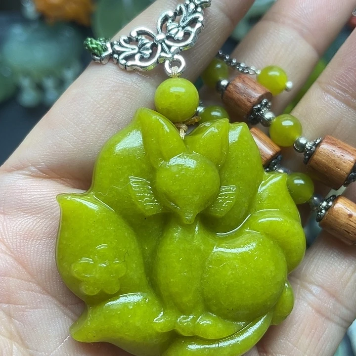 未镶嵌蛇纹石玉颈饰