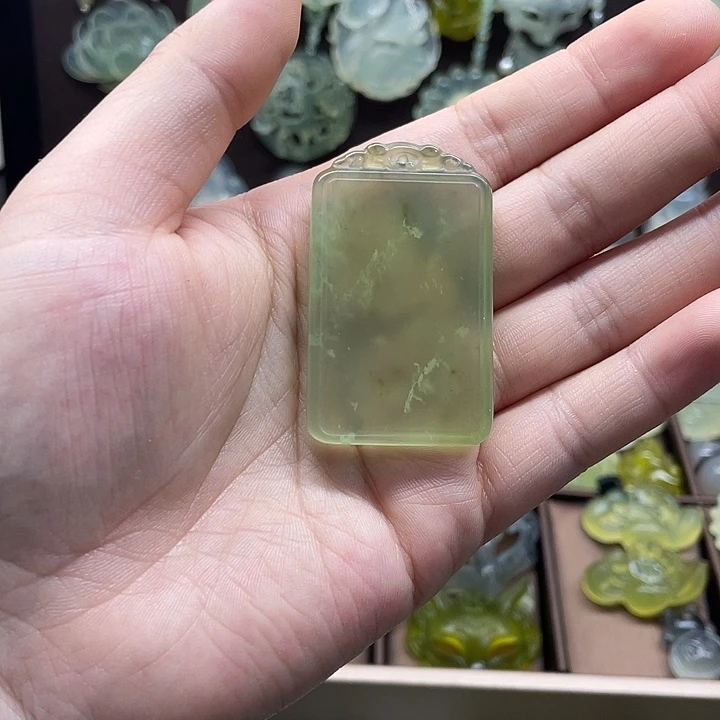 未镶嵌岫玉吊坠(赠链)