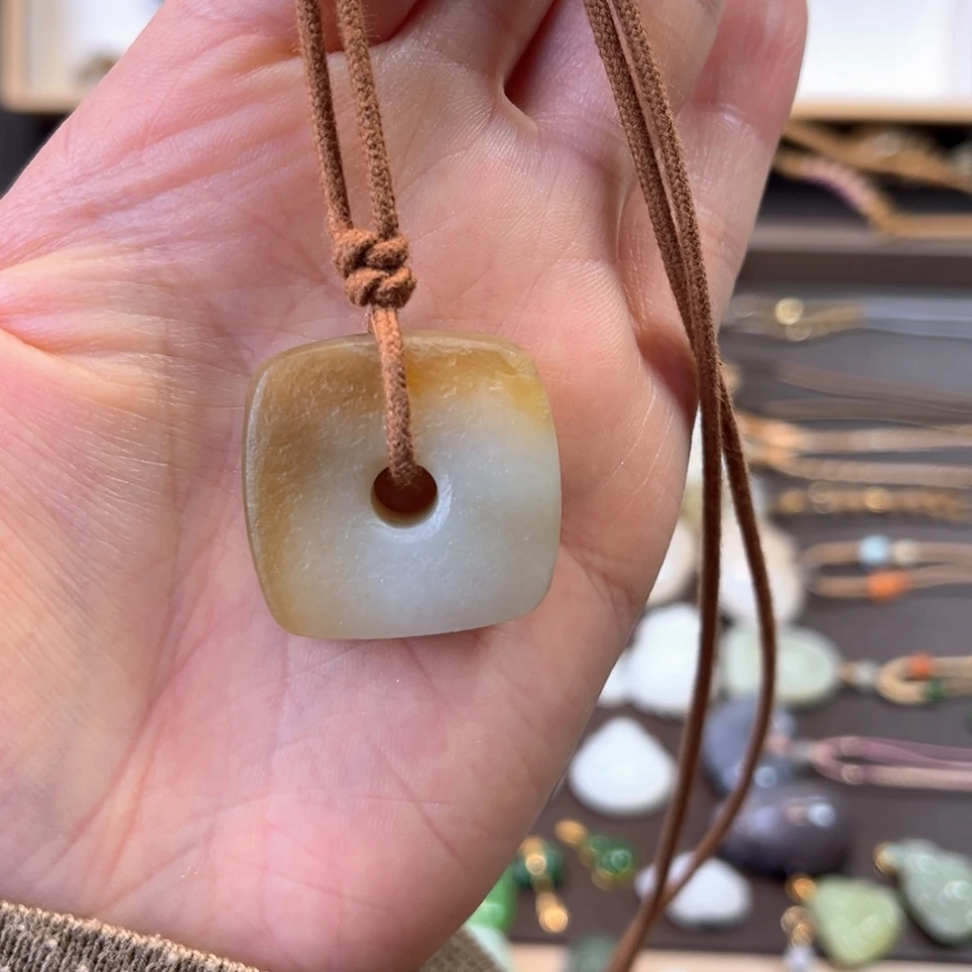 和田玉颈饰未镶嵌大*扣