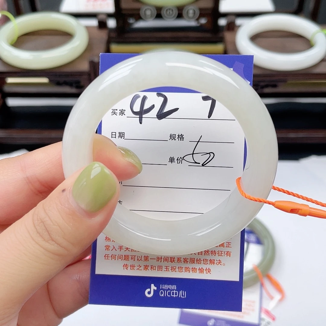 和田玉手镯未镶嵌