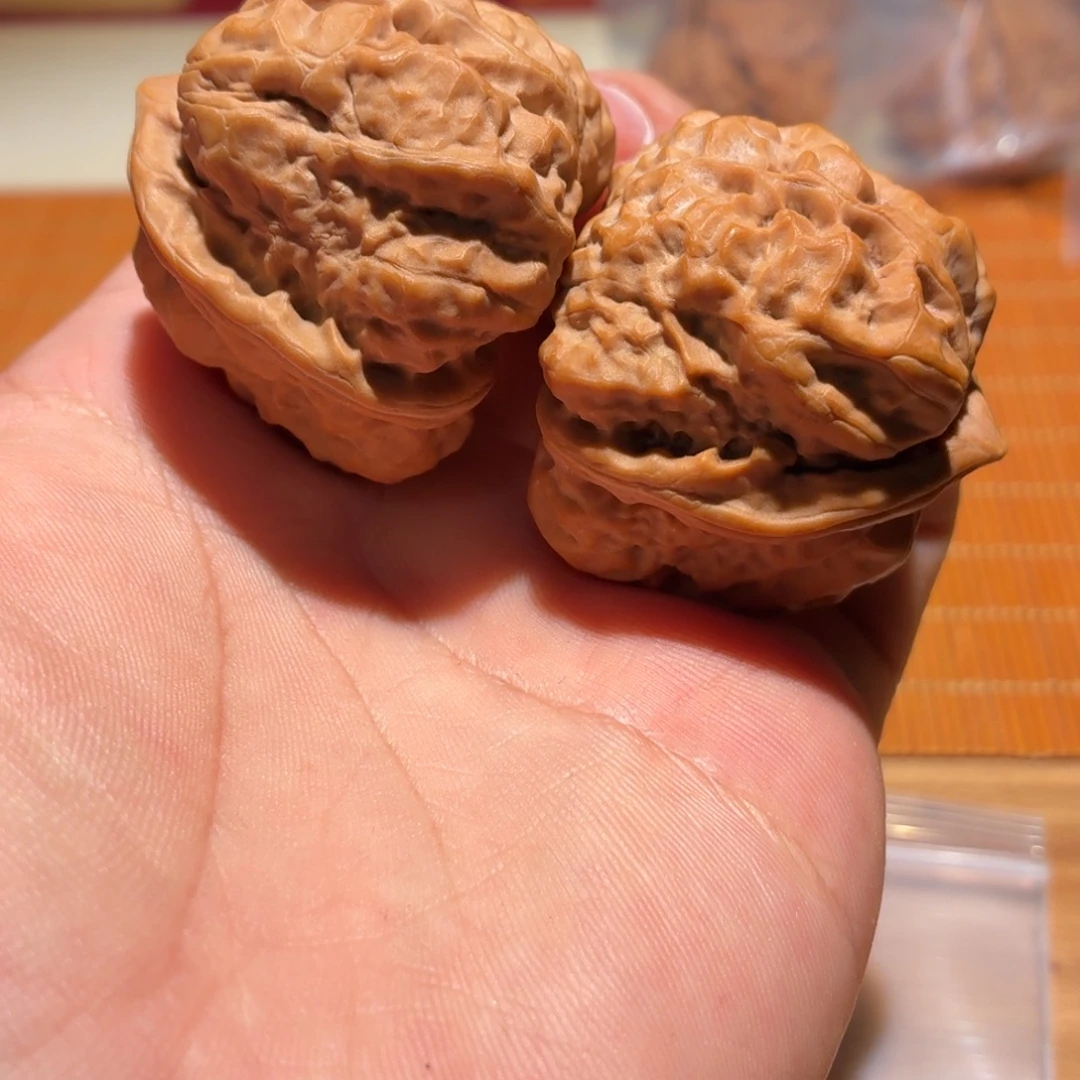 蛤蟆头文玩核桃B27