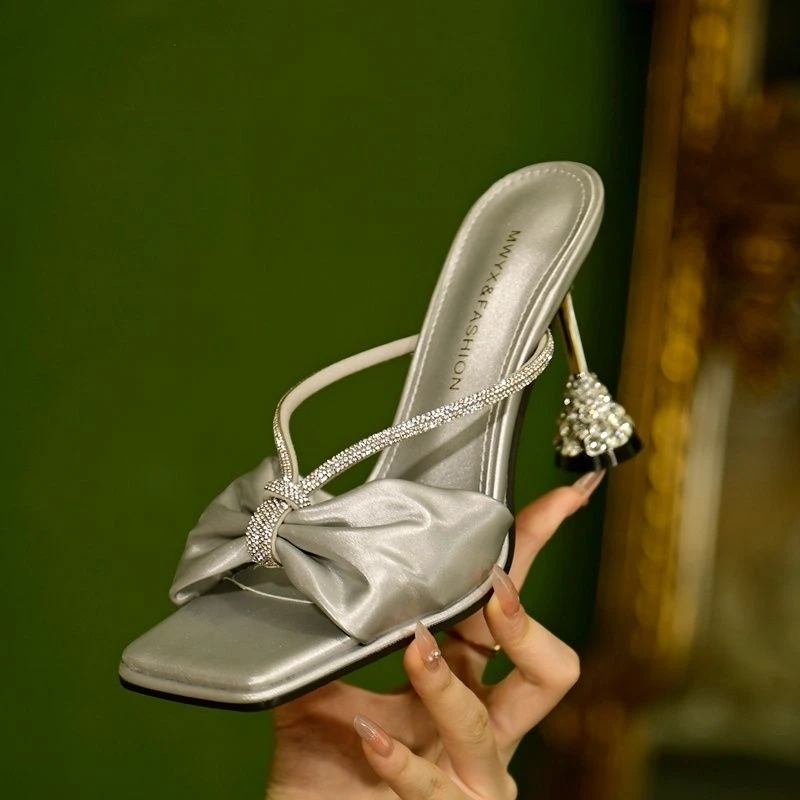2025夏季优雅气质方头香槟色水钻高跟凉拖鞋女外穿露趾细跟一字拖