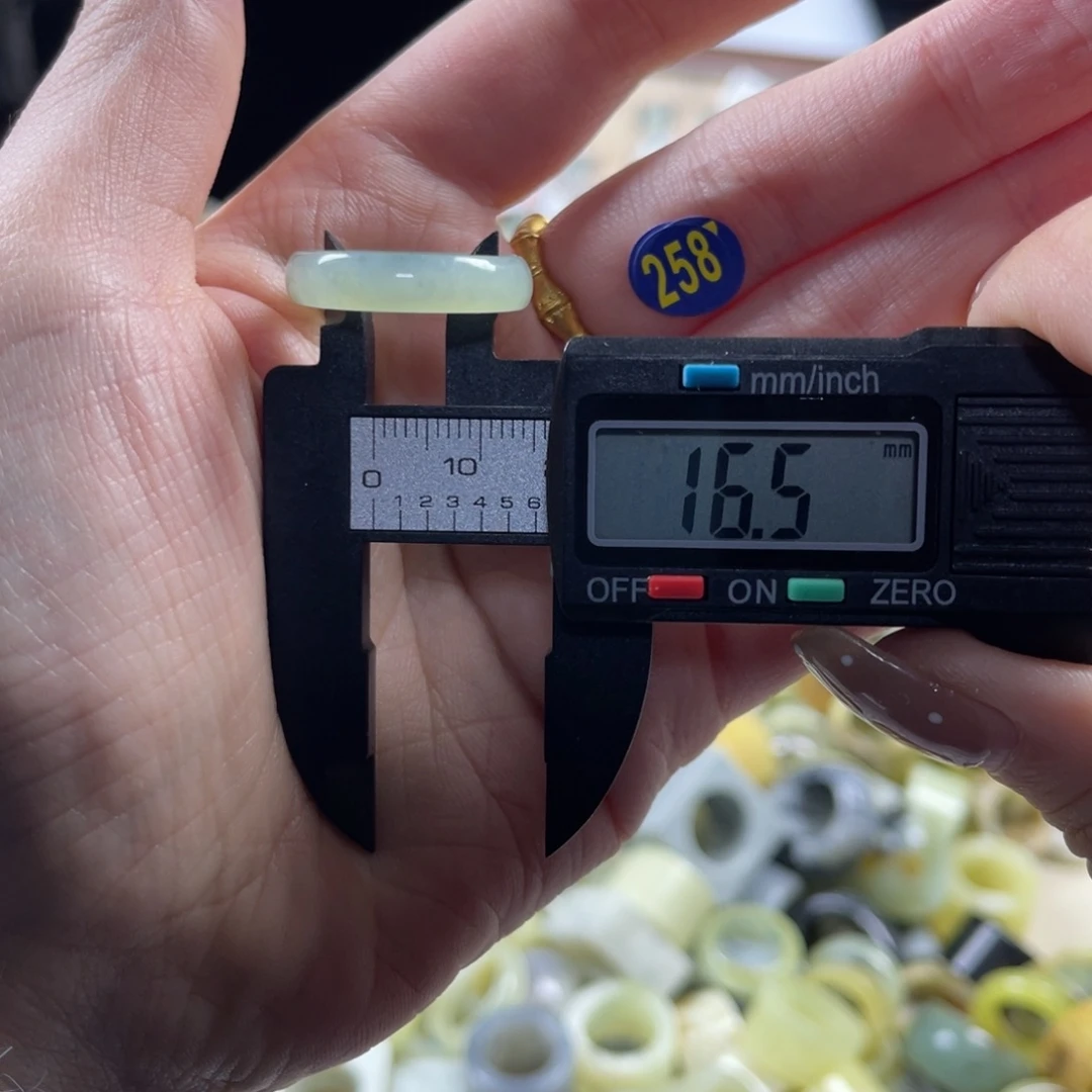 蛇纹石玉未镶嵌戒指