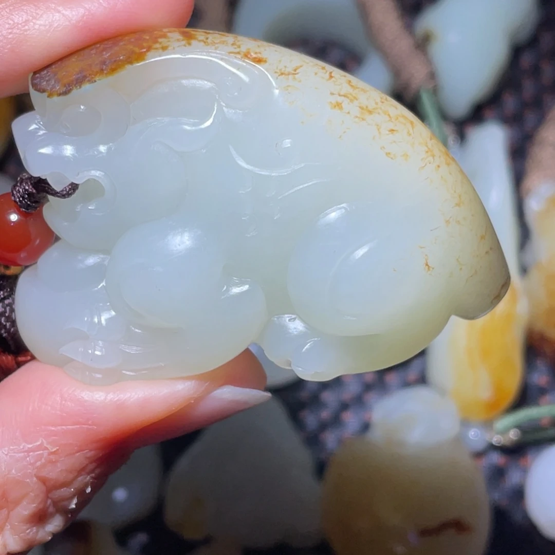 和田玉未镶嵌颈饰流*兔