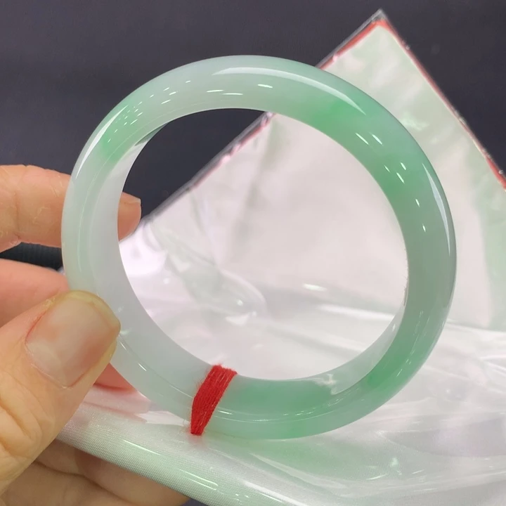 翡翠未镶嵌手镯正圈53