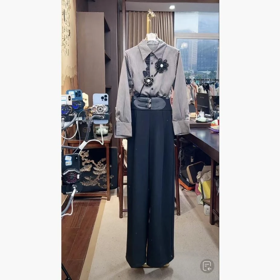 芙娜妮法式圆领春夏新款时尚气质女装设计感小众长袖上衣F2432050