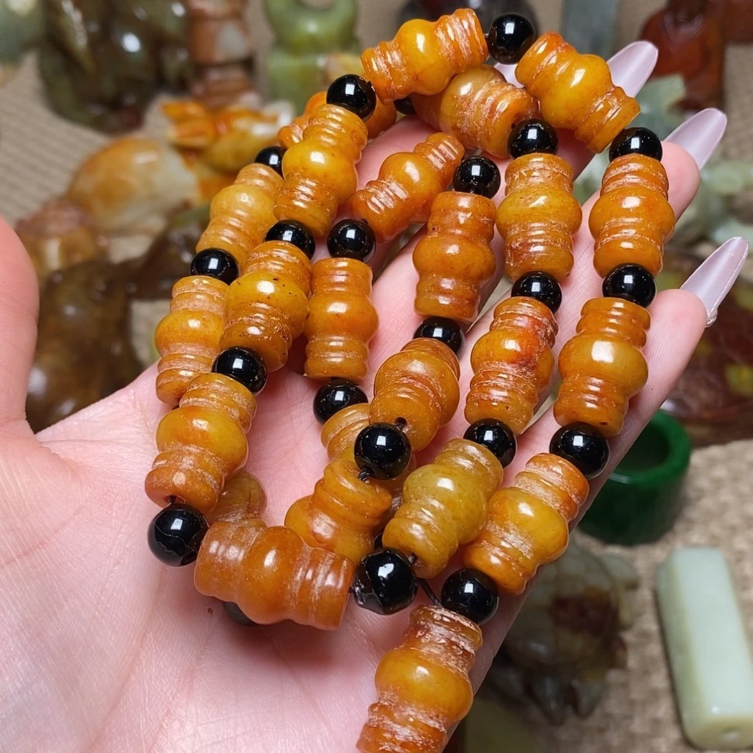 蛇纹石玉足铂镶嵌颈饰